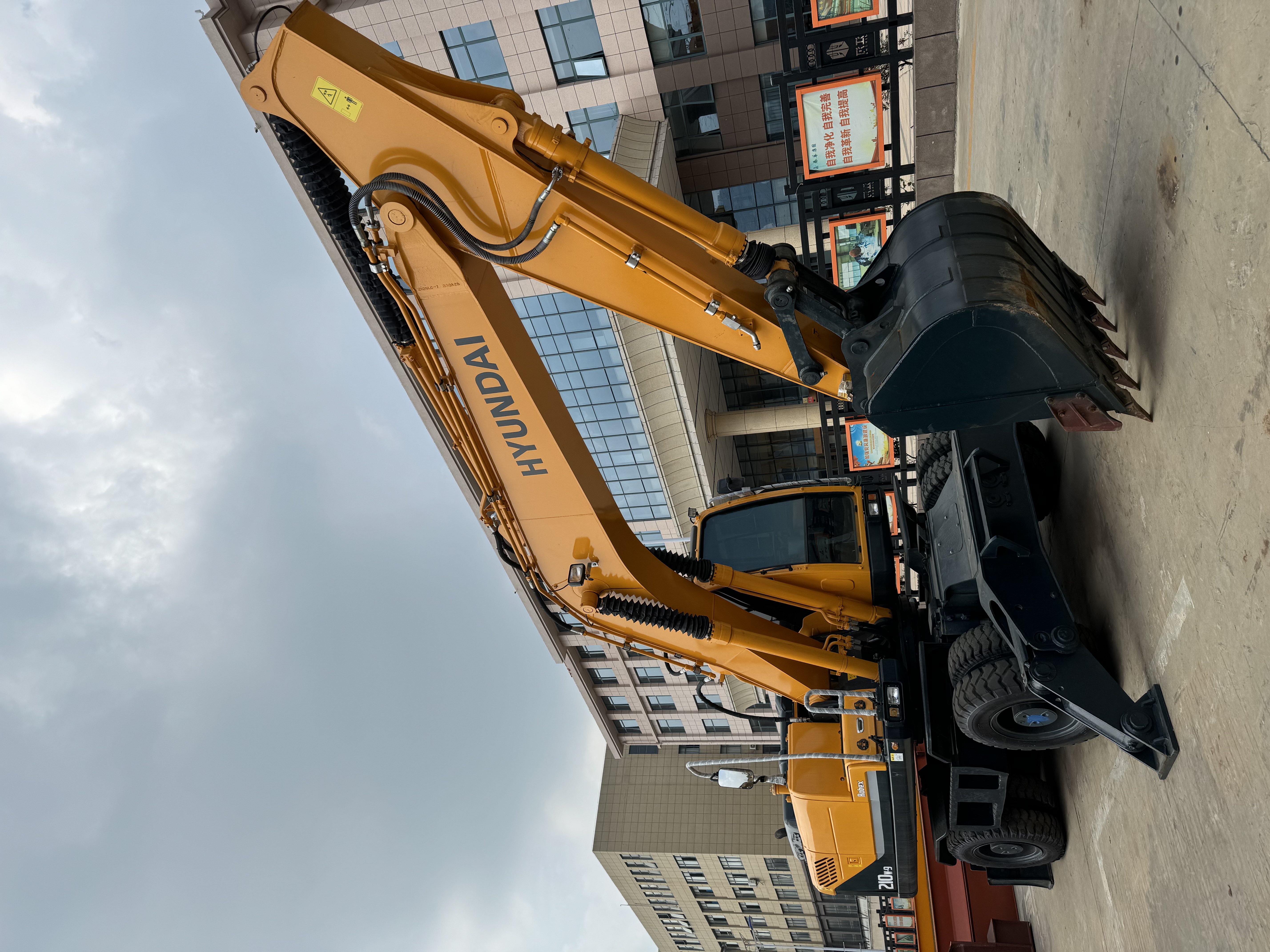 Hyundai 210W-9 - Wheel excavator: picture 2 Hyundai 210W-9 - Wheel excavator: picture 2