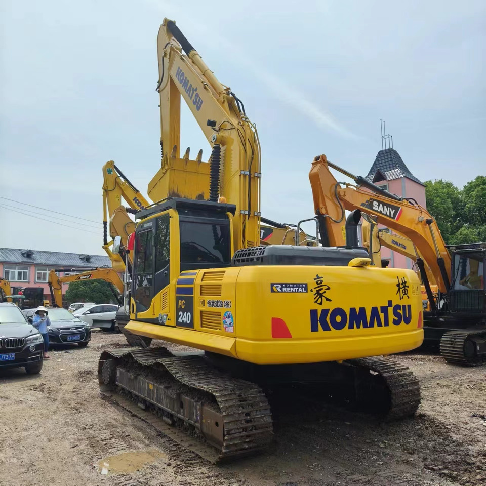 KOMATSU PC240LC-8 - Crawler excavator: picture 5 KOMATSU PC240LC-8 - Crawler excavator: picture 5