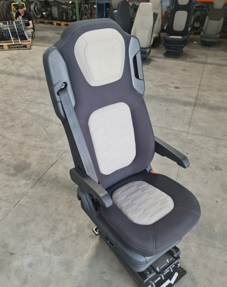FOTEL PRAWY SIEDZENIE PASAŻERA FORD F-MAX CARGO EURO 6 - Seat: picture 1 FOTEL PRAWY SIEDZENIE PASAŻERA FORD F-MAX CARGO EURO 6 - Seat: picture 1