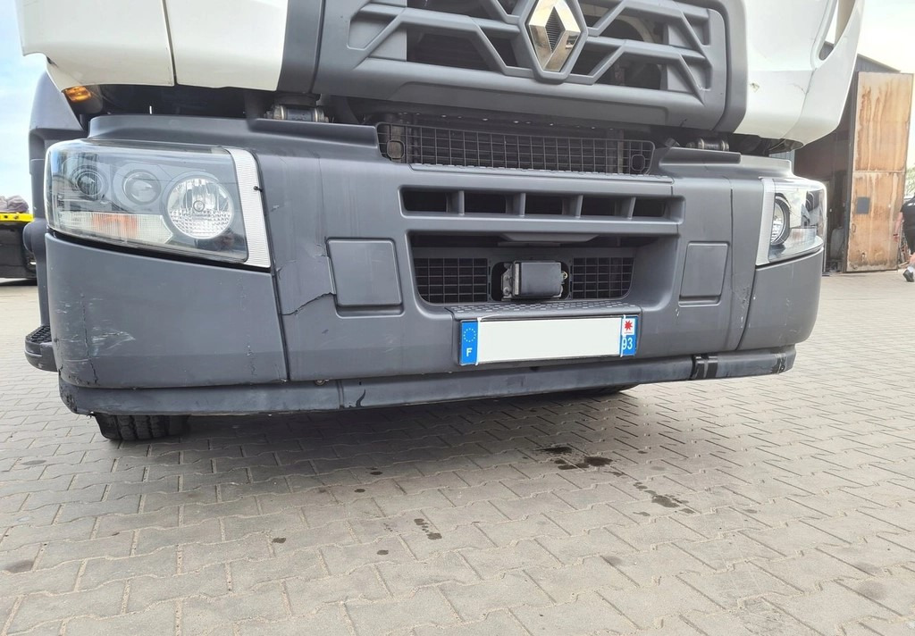 KOMPLETNY Z LAMPAMI PRZÓD RENAULT PREMIUM DXI RENAULT GAMA D - Bumper: picture 1 KOMPLETNY Z LAMPAMI PRZÓD RENAULT PREMIUM DXI RENAULT GAMA D - Bumper: picture 1