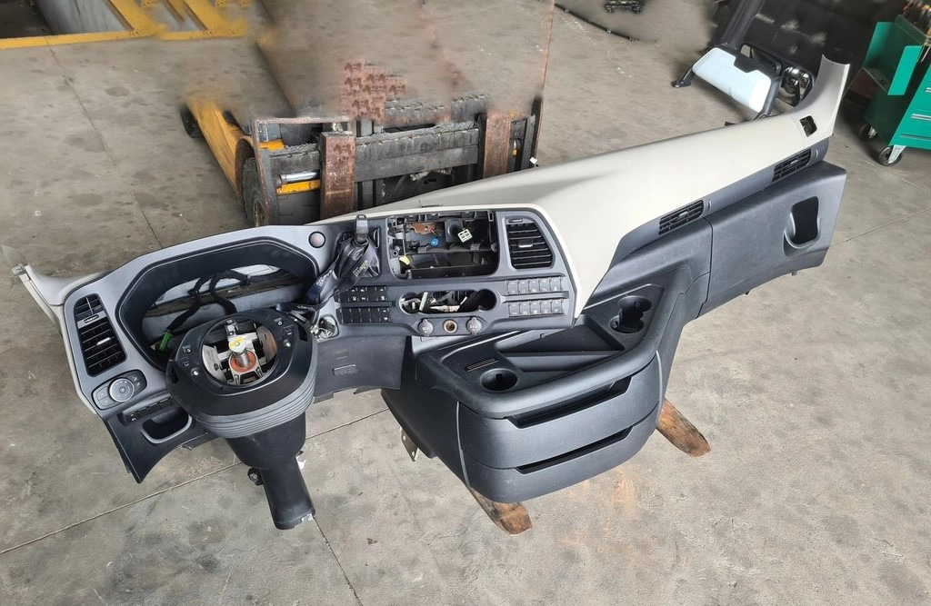 KONSOLA KOMPLETNA KOKPIT DESKA ROZDZIELCZA STELAŻ FORD F-MAX 500 TRUCKS - Dashboard: picture 2 KONSOLA KOMPLETNA KOKPIT DESKA ROZDZIELCZA STELAŻ FORD F-MAX 500 TRUCKS - Dashboard: picture 2