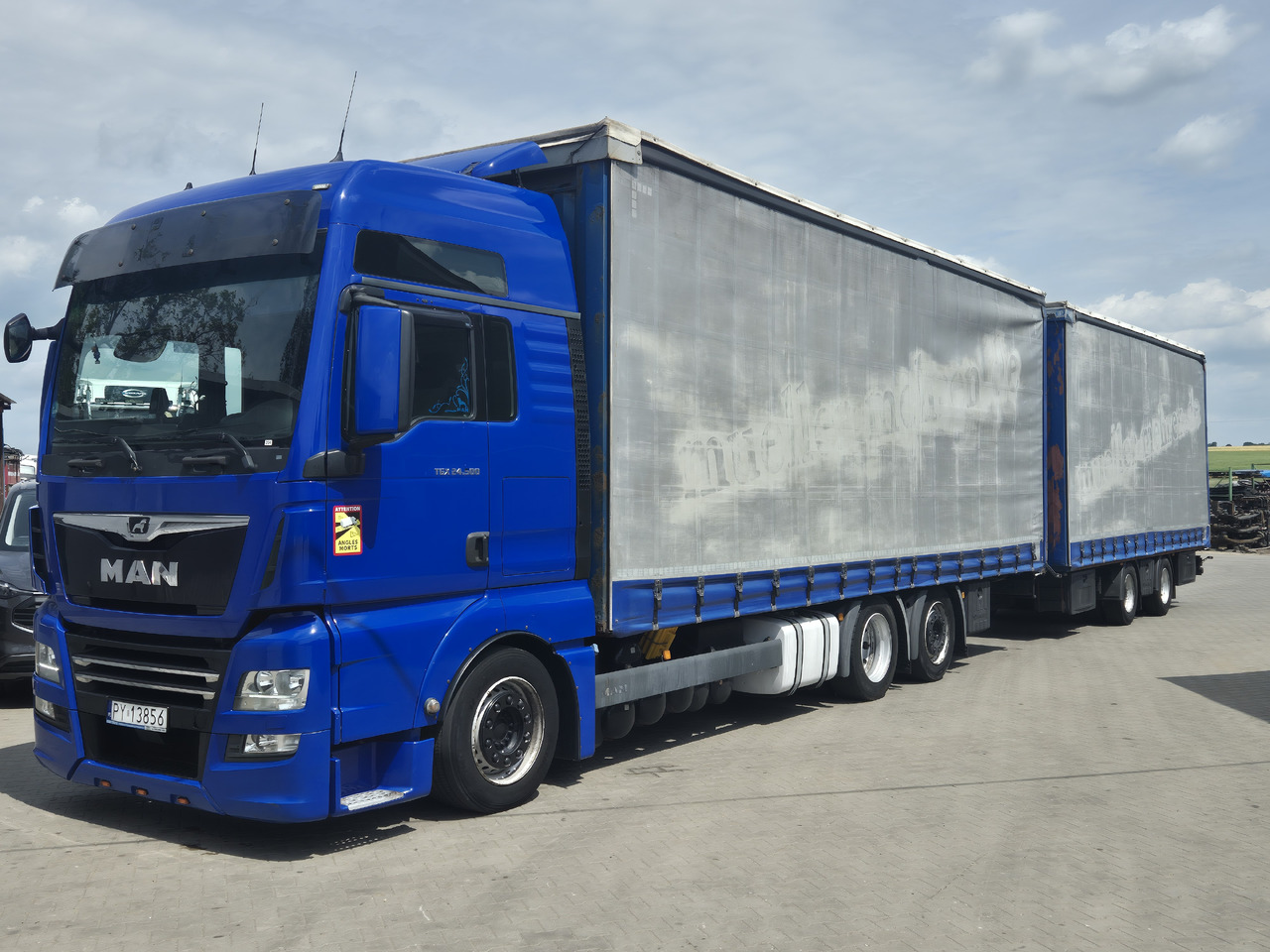 MAN tgx 24,500 - Curtain side truck: picture 2 MAN tgx 24,500 - Curtain side truck: picture 2