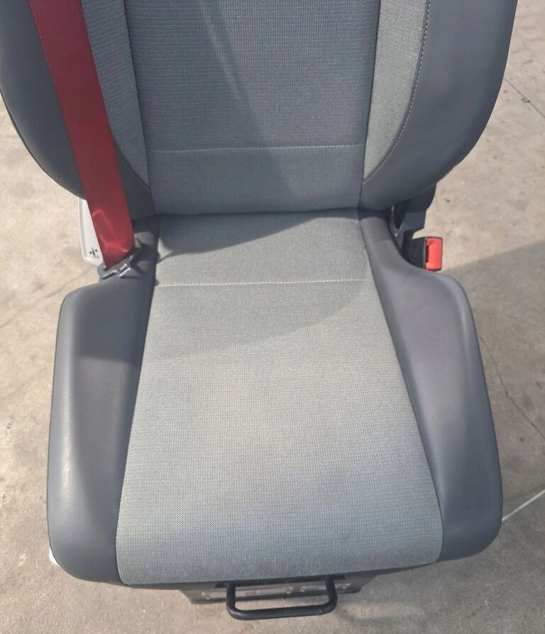 RENAULT FOTEL PRAWY SIEDZENIE PASAŻERA RENAULT RANGE GAMA T C K - Seat for Truck: picture 5 RENAULT FOTEL PRAWY SIEDZENIE PASAŻERA RENAULT RANGE GAMA T C K - Seat for Truck: picture 5
