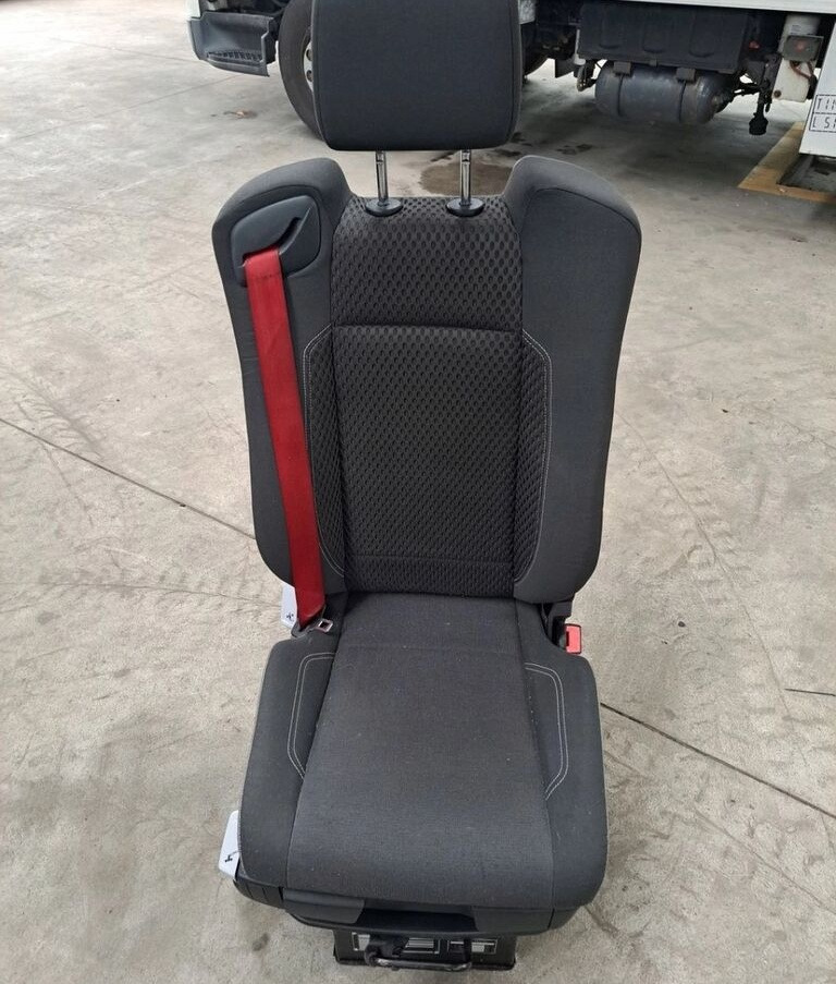 RENAULT FOTEL SIEDZENIE PASAŻERA RENAULT RANGE GAMA T C K - Seat for Truck: picture 4 RENAULT FOTEL SIEDZENIE PASAŻERA RENAULT RANGE GAMA T C K - Seat for Truck: picture 4