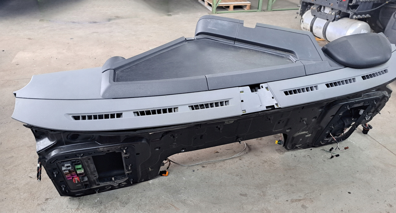 RENAULT KONSOLA KOMPLETNA KOKPIT DESKA RENAULT GAMA T RANGE - Dashboard for Truck: picture 4 RENAULT KONSOLA KOMPLETNA KOKPIT DESKA RENAULT GAMA T RANGE - Dashboard for Truck: picture 4