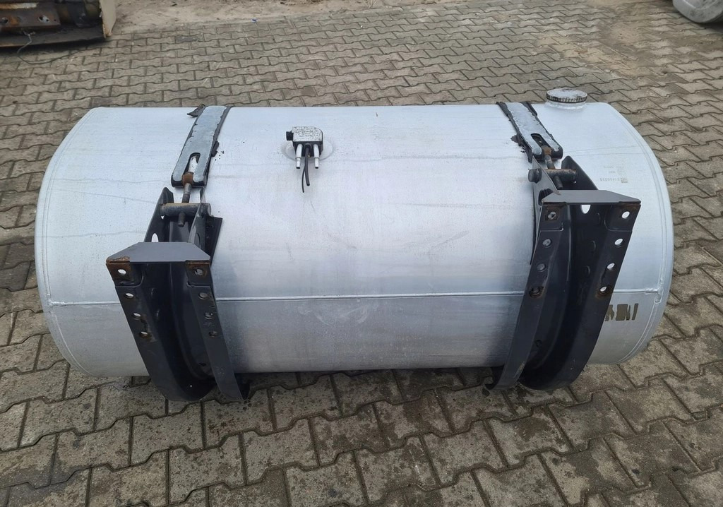 Renault 21889335 Premium Magnum DXI Gama T Volvo FH 13 - Fuel tank: picture 1 Renault 21889335 Premium Magnum DXI Gama T Volvo FH 13 - Fuel tank: picture 1