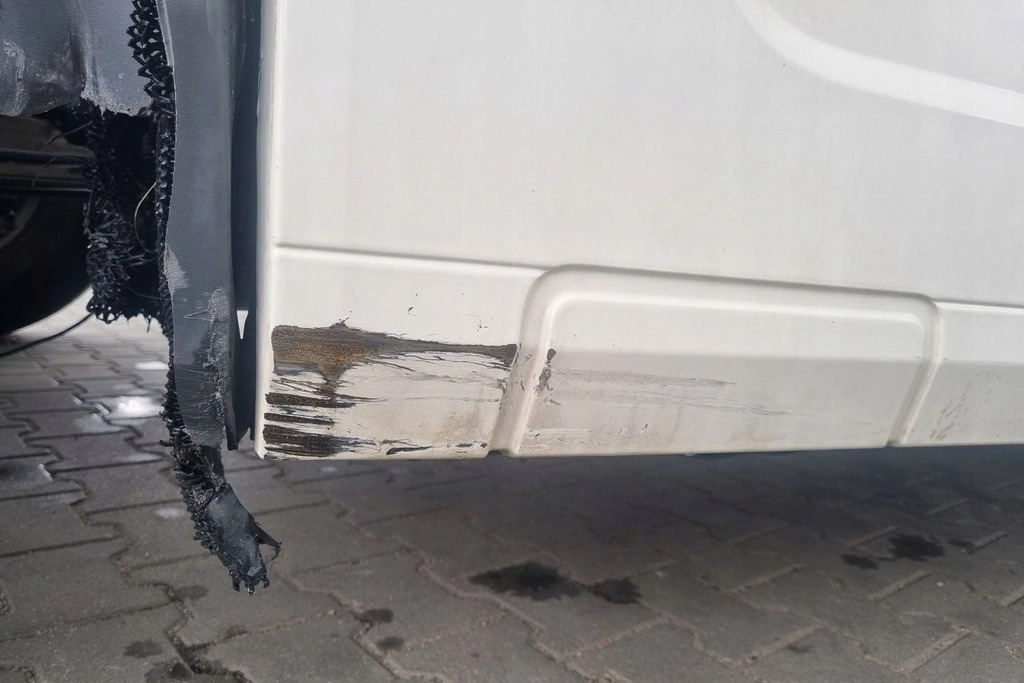 Spare parts ZABUDOWA OSŁONA OWIEWKA MIĘDZYOSIOWA LEWA VOLVO FH 4 FH 5: picture 13 Spare parts ZABUDOWA OSŁONA OWIEWKA MIĘDZYOSIOWA LEWA VOLVO FH 4 FH 5: picture 13