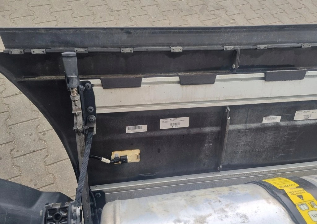 Spare parts ZABUDOWA OSŁONA OWIEWKA MIĘDZYOSIOWA LEWA VOLVO FH 4 FH 5: picture 6 Spare parts ZABUDOWA OSŁONA OWIEWKA MIĘDZYOSIOWA LEWA VOLVO FH 4 FH 5: picture 6