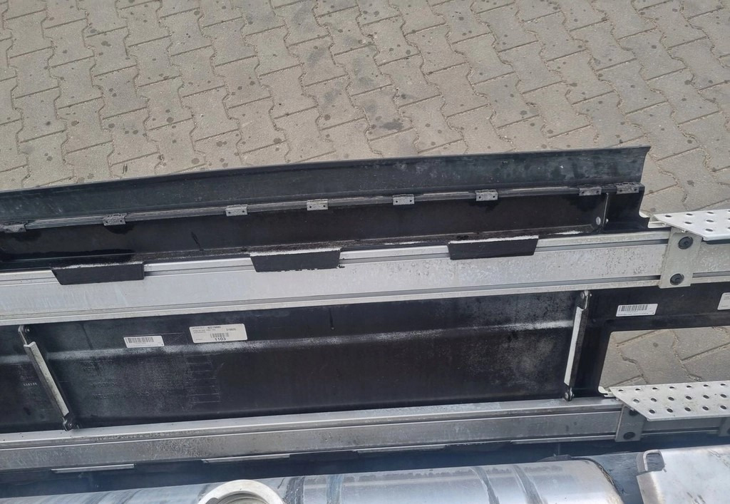 Spare parts ZABUDOWA OSŁONA OWIEWKA MIĘDZYOSIOWA LEWA VOLVO FH 4 FH 5: picture 8 Spare parts ZABUDOWA OSŁONA OWIEWKA MIĘDZYOSIOWA LEWA VOLVO FH 4 FH 5: picture 8