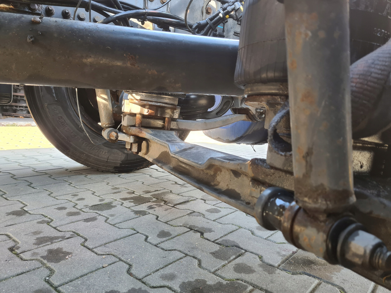 VOLVO BELKA OŚ TYŁ WLECZONA PODNOSZONA KOMPLETNA RENAULT GAMA T VOLVO PUSHER 6x2 - Axle and parts for Truck: picture 2 VOLVO BELKA OŚ TYŁ WLECZONA PODNOSZONA KOMPLETNA RENAULT GAMA T VOLVO PUSHER 6x2 - Axle and parts for Truck: picture 2