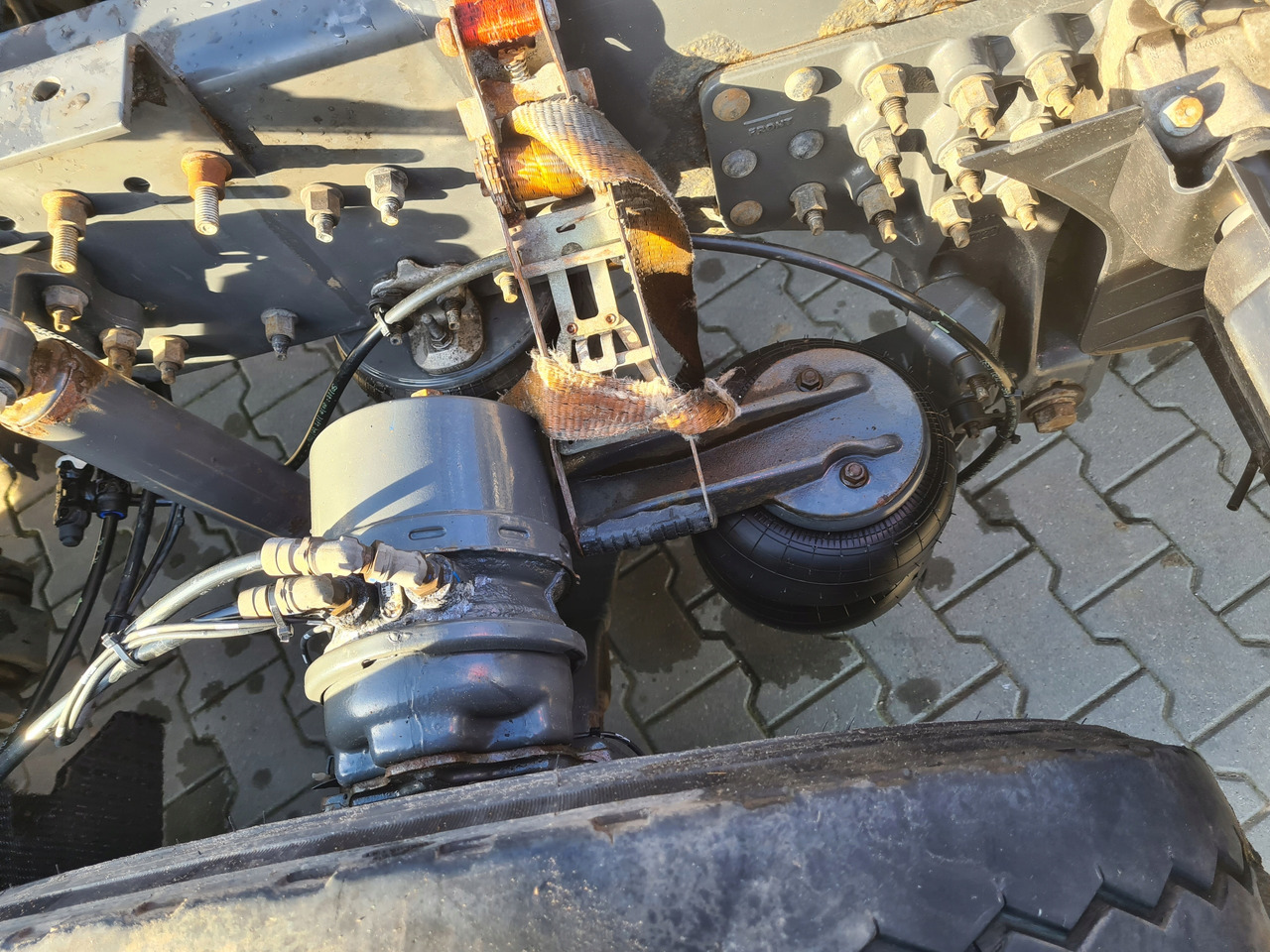 VOLVO BELKA OŚ TYŁ WLECZONA PODNOSZONA KOMPLETNA RENAULT GAMA T VOLVO PUSHER 6x2 - Axle and parts for Truck: picture 3 VOLVO BELKA OŚ TYŁ WLECZONA PODNOSZONA KOMPLETNA RENAULT GAMA T VOLVO PUSHER 6x2 - Axle and parts for Truck: picture 3