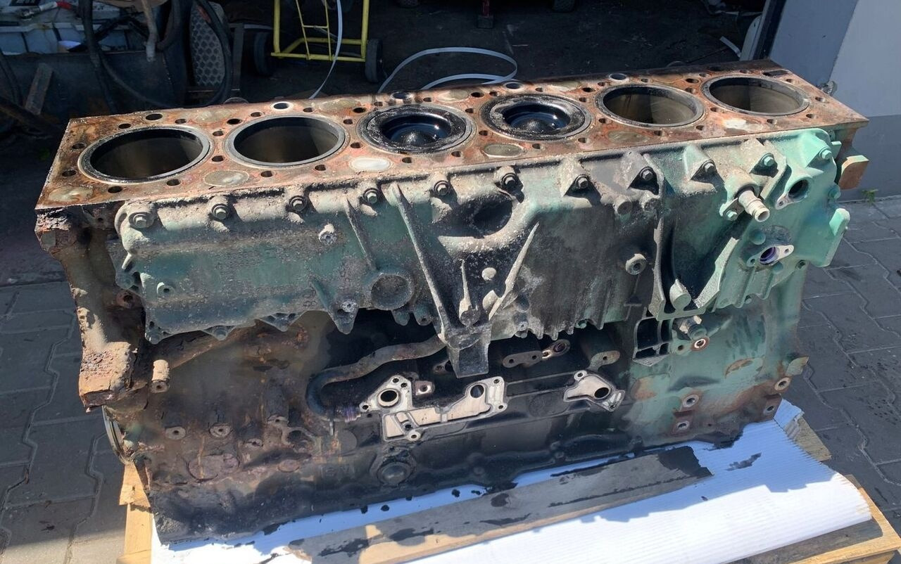 VOLVO BLOK SILNIKA SŁUPEK TŁOKI WAŁ VOLVO FH 4 D13K 500 - Cylinder block for Truck: picture 1 VOLVO BLOK SILNIKA SŁUPEK TŁOKI WAŁ VOLVO FH 4 D13K 500 - Cylinder block for Truck: picture 1