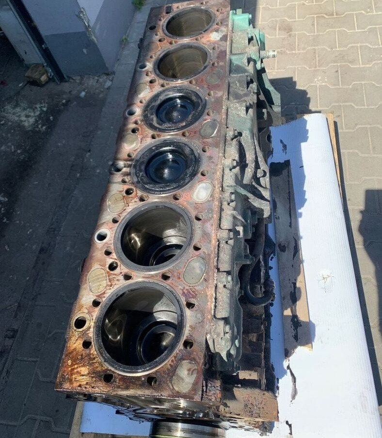 VOLVO BLOK SILNIKA SŁUPEK TŁOKI WAŁ VOLVO FH 4 D13K 500 - Cylinder block for Truck: picture 2 VOLVO BLOK SILNIKA SŁUPEK TŁOKI WAŁ VOLVO FH 4 D13K 500 - Cylinder block for Truck: picture 2