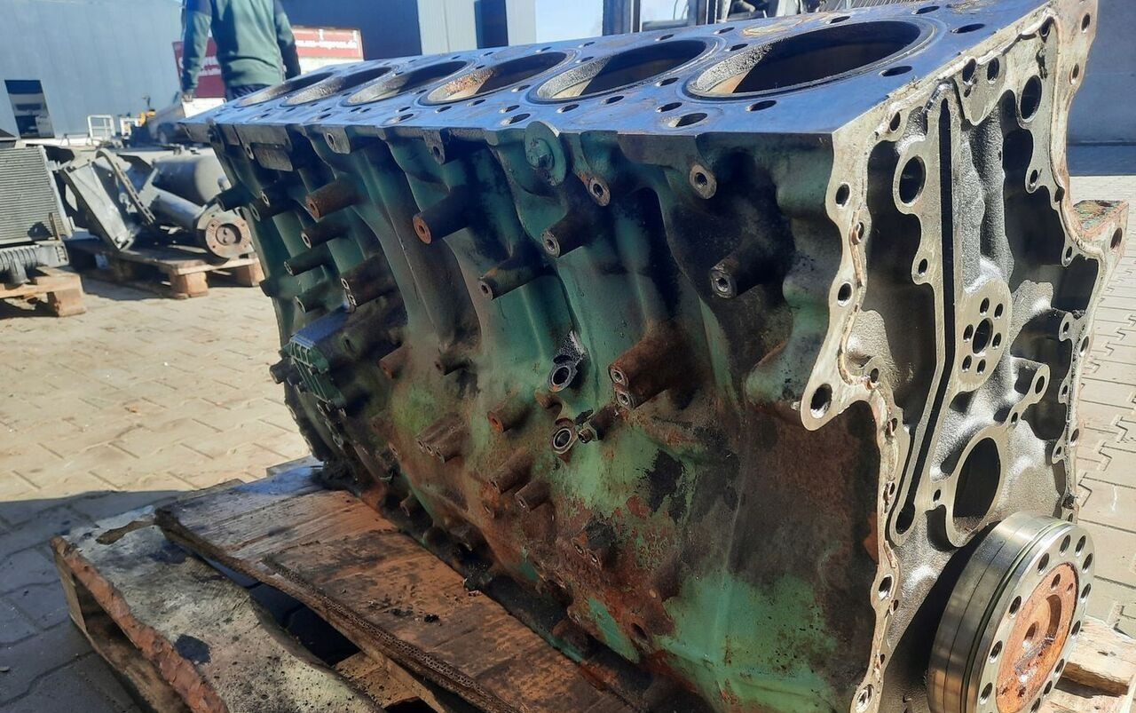 VOLVO BLOK SILNIKA SŁUPEK TŁOKI WAŁ VOLVO FH 4 D13K - Cylinder block for Truck: picture 2 VOLVO BLOK SILNIKA SŁUPEK TŁOKI WAŁ VOLVO FH 4 D13K - Cylinder block for Truck: picture 2