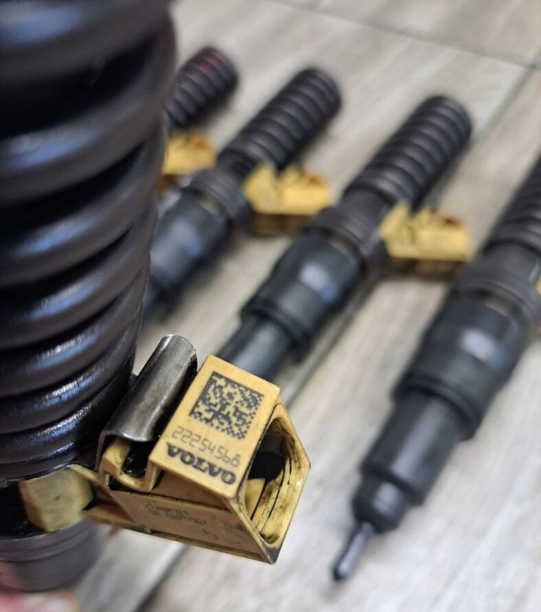 VOLVO POMPOWTRYSKIWACZE VOLVO FH 4 FM 4 D13K 460 EURO 6 - Injector for Truck: picture 3 VOLVO POMPOWTRYSKIWACZE VOLVO FH 4 FM 4 D13K 460 EURO 6 - Injector for Truck: picture 3