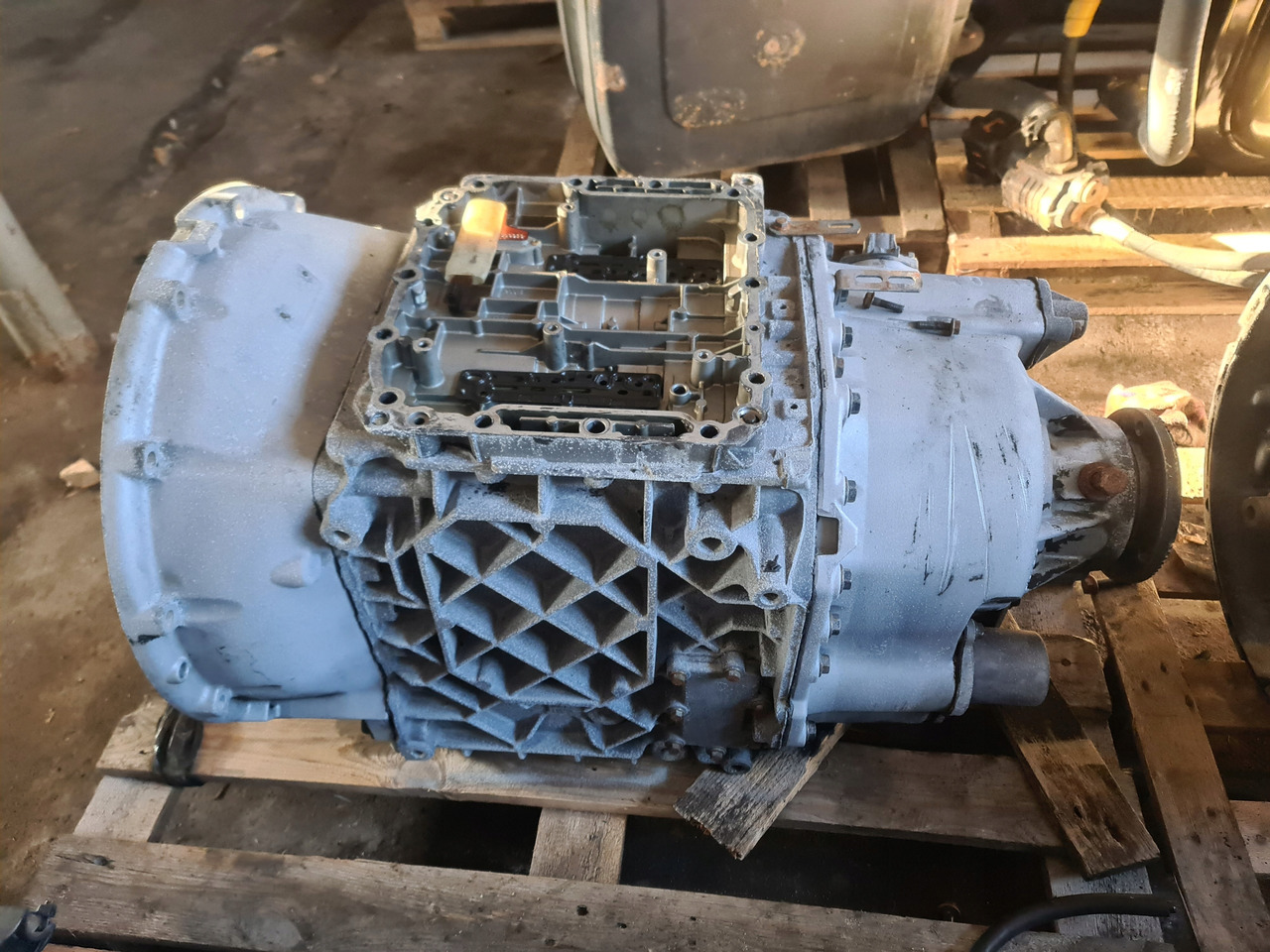 VOLVO SKRZYNIA BIEGÓW RENAULT DXI VOLVO FH FM VT2412B - Gearbox for Truck: picture 1 VOLVO SKRZYNIA BIEGÓW RENAULT DXI VOLVO FH FM VT2412B - Gearbox for Truck: picture 1