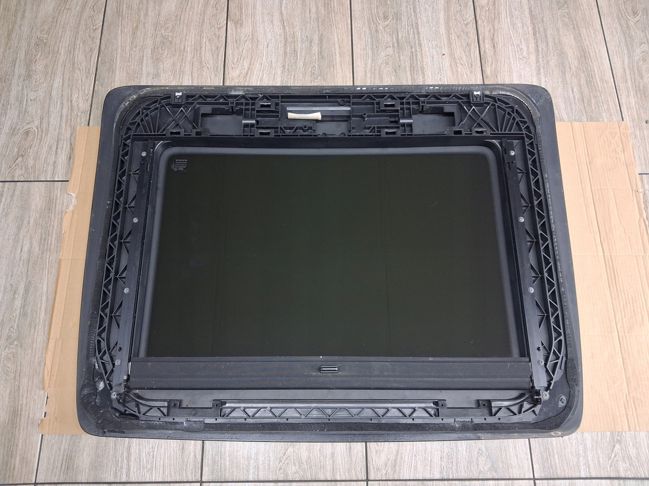 VOLVO SZYBERDACH SZKLANY SZKŁO SZYBERDACHU VOLVO FH 4 - Cab and interior for Truck: picture 4 VOLVO SZYBERDACH SZKLANY SZKŁO SZYBERDACHU VOLVO FH 4 - Cab and interior for Truck: picture 4