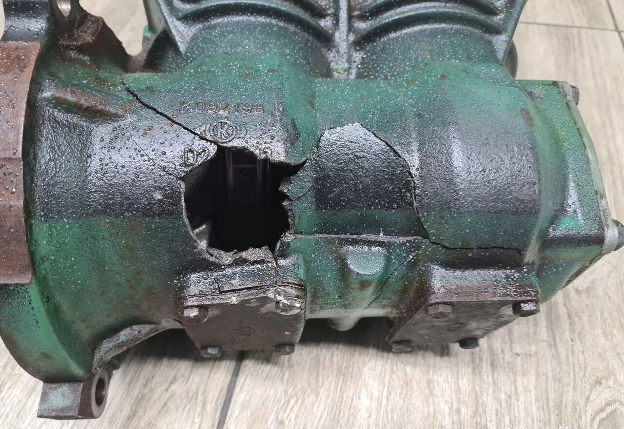 Volvo SPRĘŻARKA KOMPRESOR POWIETRZA FH 4 FH 16 EURO 6 22083113 Volvo VOLVO FH 4 FH 16 EURO 6 22083113 - AC compressor for Truck: picture 4 Volvo SPRĘŻARKA KOMPRESOR POWIETRZA FH 4 FH 16 EURO 6 22083113 Volvo VOLVO FH 4 FH 16 EURO 6 22083113 - AC compressor for Truck: picture 4