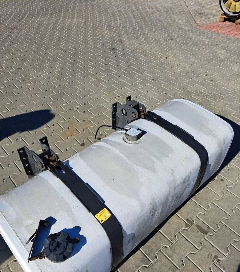 Volvo ZBIORNIK PALIWA VOLVO FH FM 4 FMX LOW DECK MEGA 1 - Fuel tank for Truck: picture 3 Volvo ZBIORNIK PALIWA VOLVO FH FM 4 FMX LOW DECK MEGA 1 - Fuel tank for Truck: picture 3