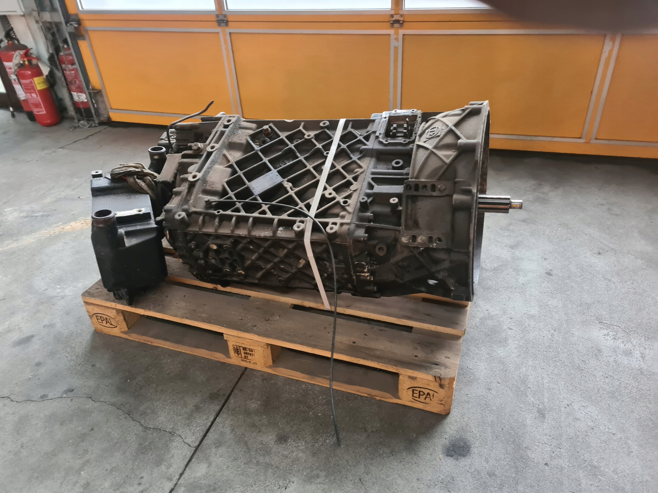 ZF MANUAL Z RETARDEREM 16S 2221 TD - Gearbox: picture 3 ZF MANUAL Z RETARDEREM 16S 2221 TD - Gearbox: picture 3