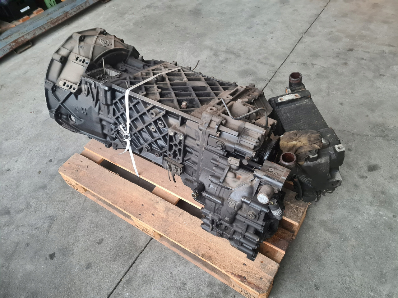 ZF MANUAL Z RETARDEREM 16S 2221 TD - Gearbox: picture 1 ZF MANUAL Z RETARDEREM 16S 2221 TD - Gearbox: picture 1