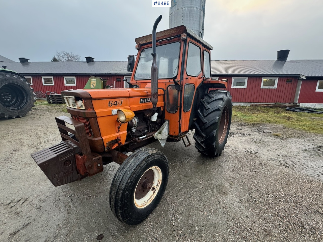 1975 Fiat 640 tractor with/twin wheels and triangle. WATCH THE VIDEO! - Farm tractor: picture 1 1975 Fiat 640 tractor with/twin wheels and triangle. WATCH THE VIDEO! - Farm tractor: picture 1