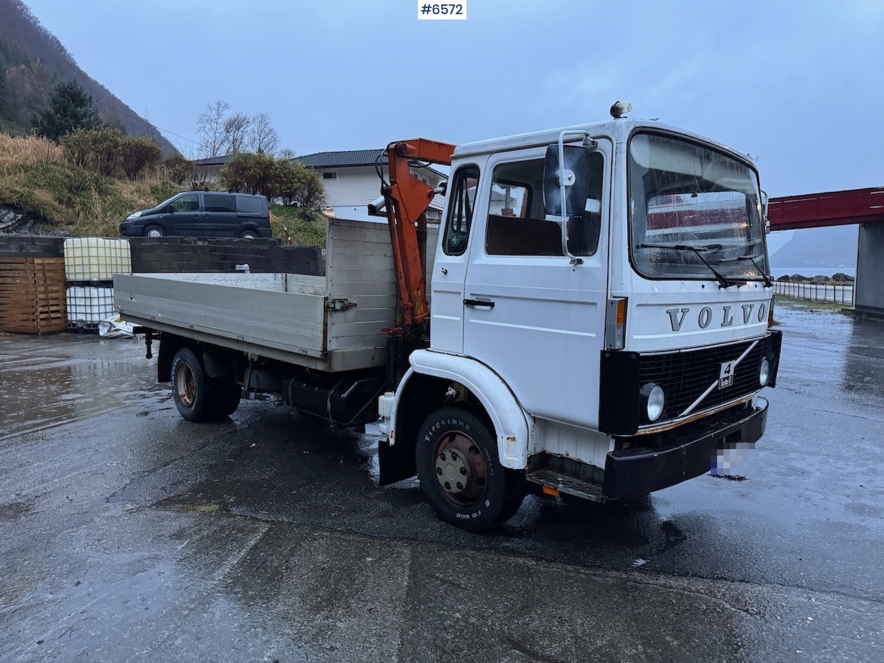 1980 Volvo F408 Turbo 6 4x2 w/ crane - Dropside/ Flatbed truck, Crane truck: picture 2 1980 Volvo F408 Turbo 6 4x2 w/ crane - Dropside/ Flatbed truck, Crane truck: picture 2