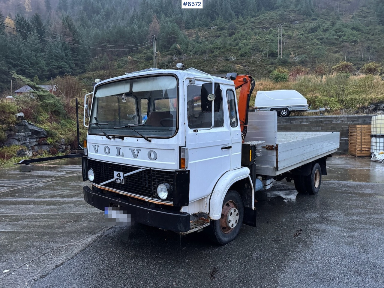 1980 Volvo F408 Turbo 6 4x2 w/ crane - Dropside/ Flatbed truck, Crane truck: picture 5 1980 Volvo F408 Turbo 6 4x2 w/ crane - Dropside/ Flatbed truck, Crane truck: picture 5