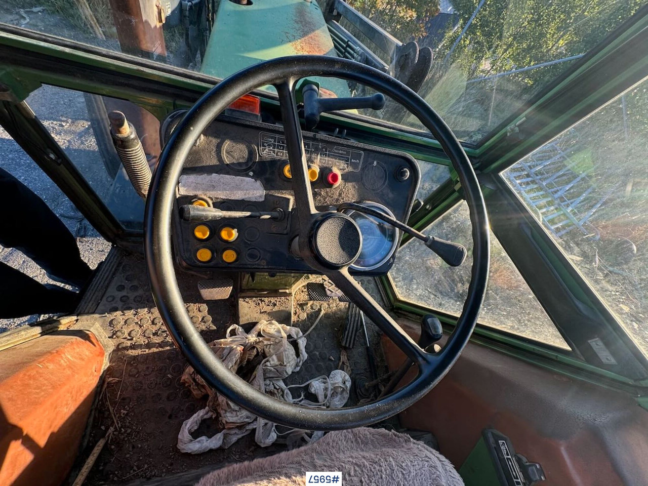 Leasing of  1982 Fendt 306LS 4x2 with front loader 1982 Fendt 306LS 4x2 with front loader: picture 15 Leasing of  1982 Fendt 306LS 4x2 with front loader 1982 Fendt 306LS 4x2 with front loader: picture 15