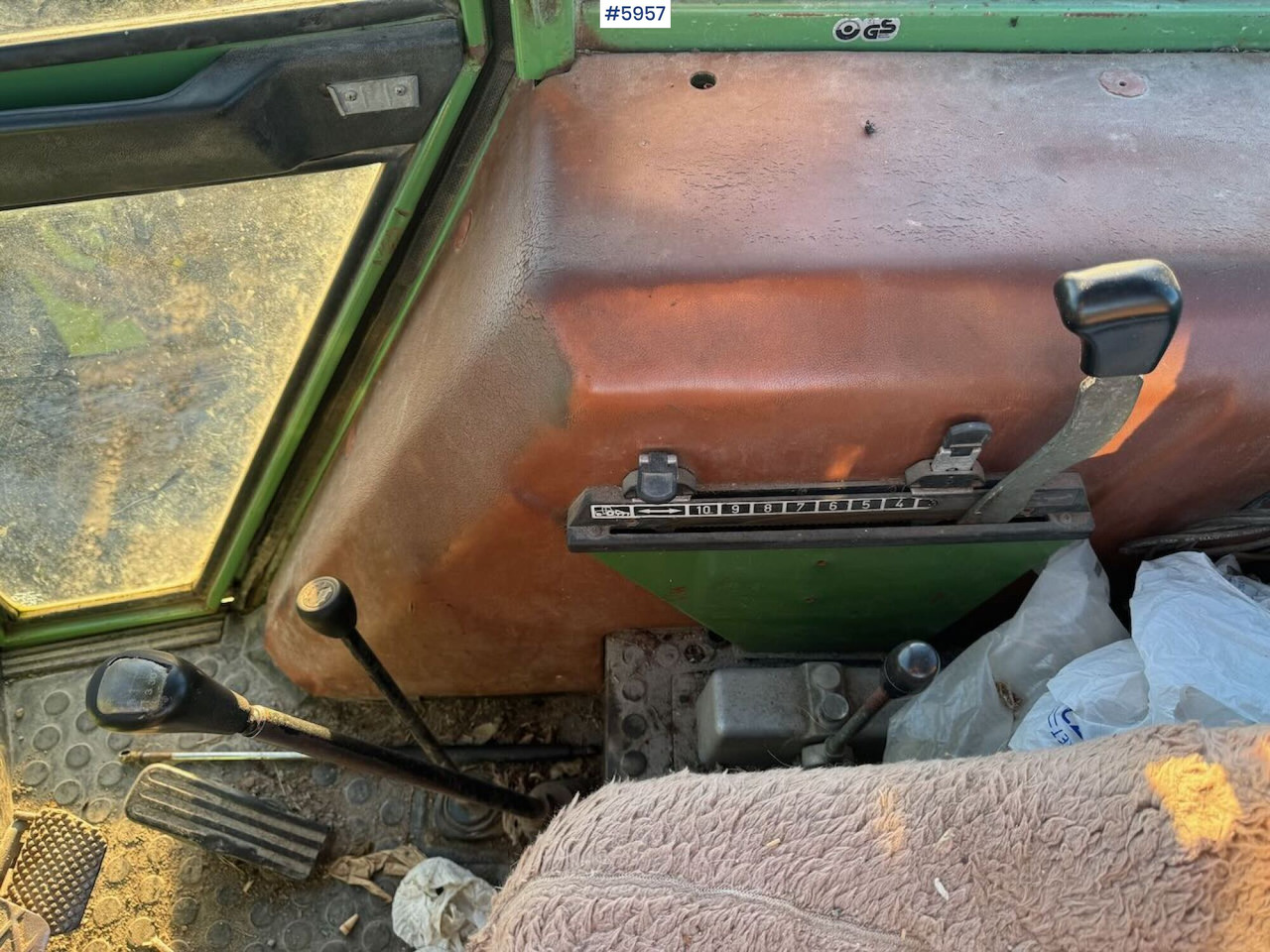 Leasing of  1982 Fendt 306LS 4x2 with front loader 1982 Fendt 306LS 4x2 with front loader: picture 16 Leasing of  1982 Fendt 306LS 4x2 with front loader 1982 Fendt 306LS 4x2 with front loader: picture 16