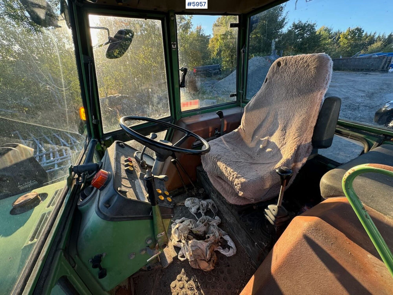 Leasing of  1982 Fendt 306LS 4x2 with front loader 1982 Fendt 306LS 4x2 with front loader: picture 13 Leasing of  1982 Fendt 306LS 4x2 with front loader 1982 Fendt 306LS 4x2 with front loader: picture 13