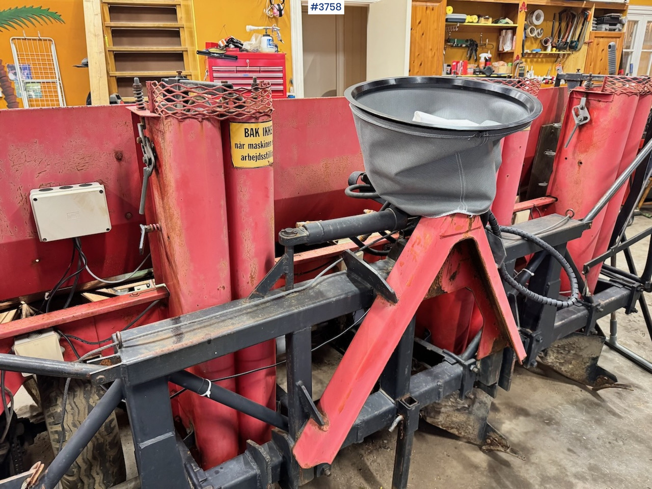 1985 Hylleberg 442 potato planter - Potato planter: picture 1 1985 Hylleberg 442 potato planter - Potato planter: picture 1