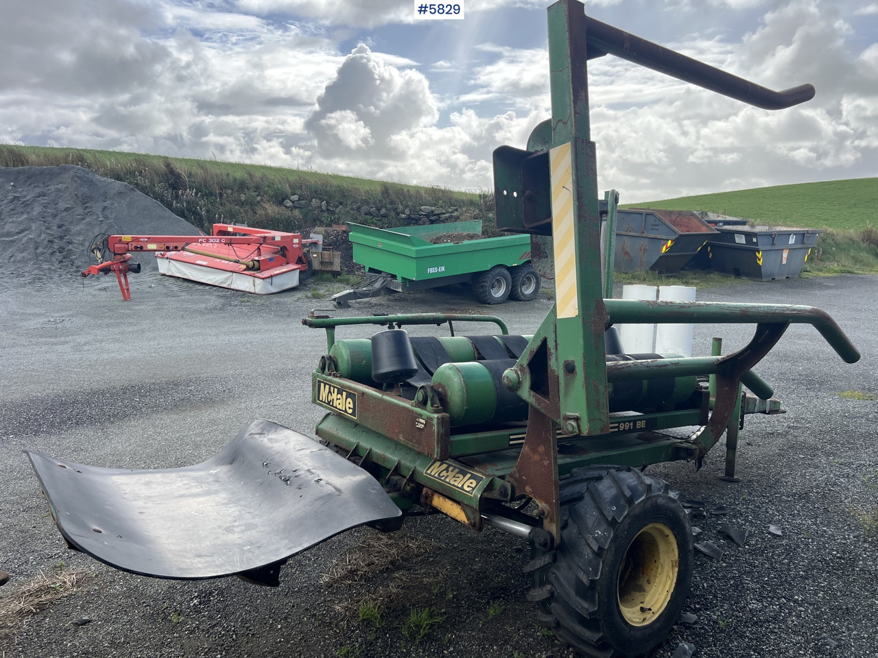 Hay and forage equipment 1996 Mchale 991B round bale wrapper: picture 18 Hay and forage equipment 1996 Mchale 991B round bale wrapper: picture 18