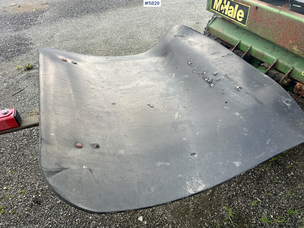 Hay and forage equipment 1996 Mchale 991B round bale wrapper: picture 19 Hay and forage equipment 1996 Mchale 991B round bale wrapper: picture 19