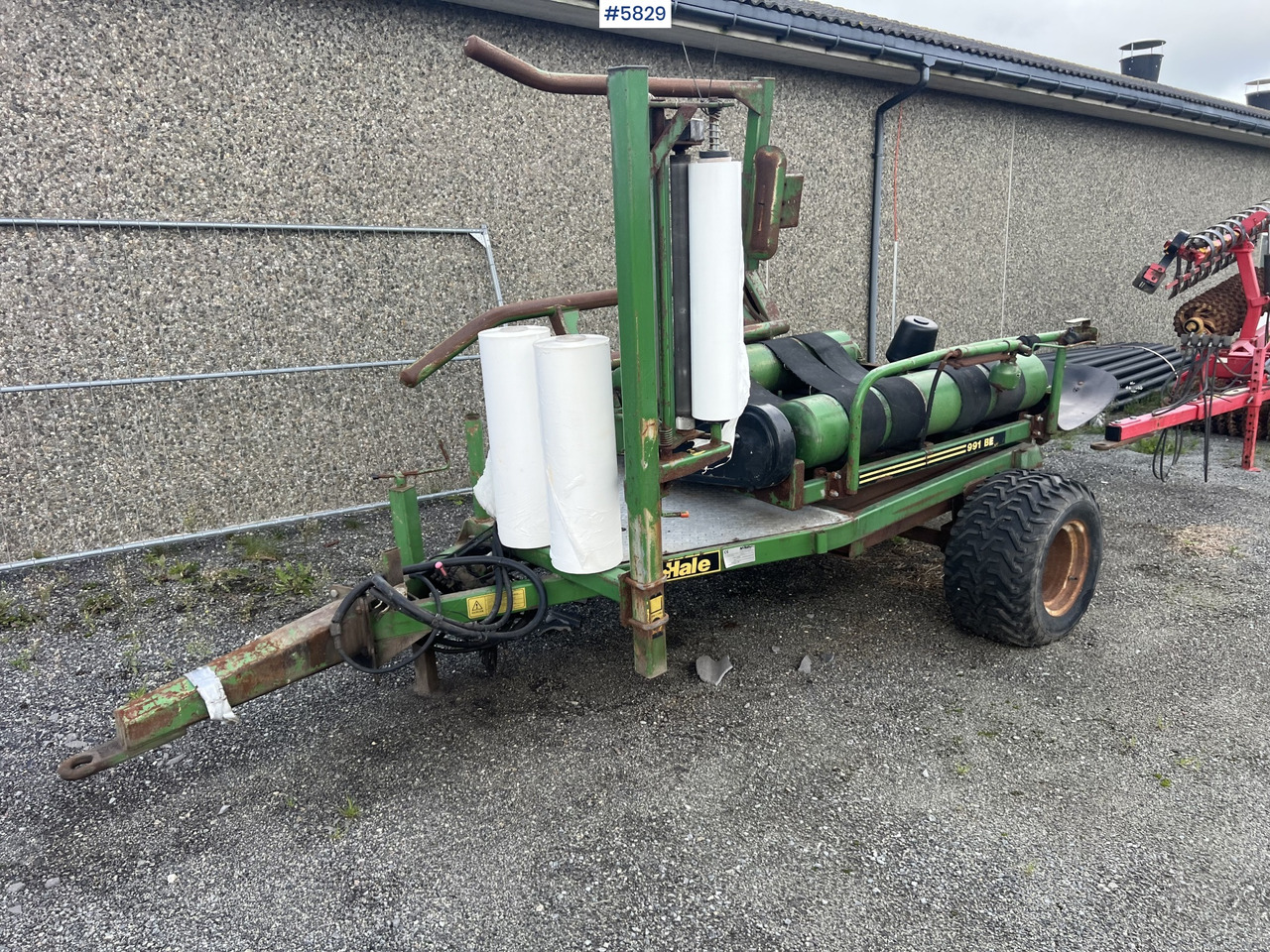 Hay and forage equipment 1996 Mchale 991B round bale wrapper: picture 6 Hay and forage equipment 1996 Mchale 991B round bale wrapper: picture 6