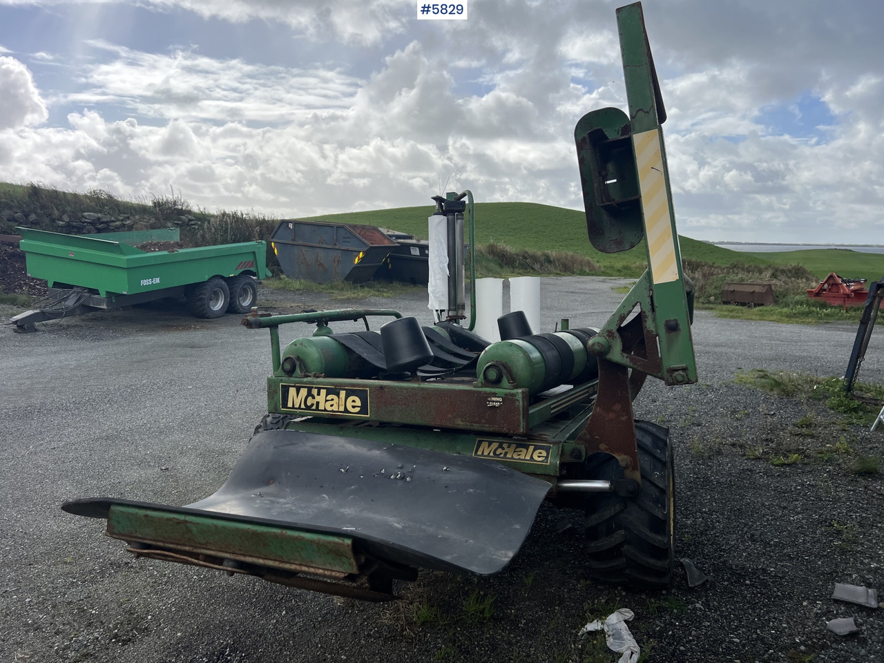 Hay and forage equipment 1996 Mchale 991B round bale wrapper: picture 17 Hay and forage equipment 1996 Mchale 991B round bale wrapper: picture 17