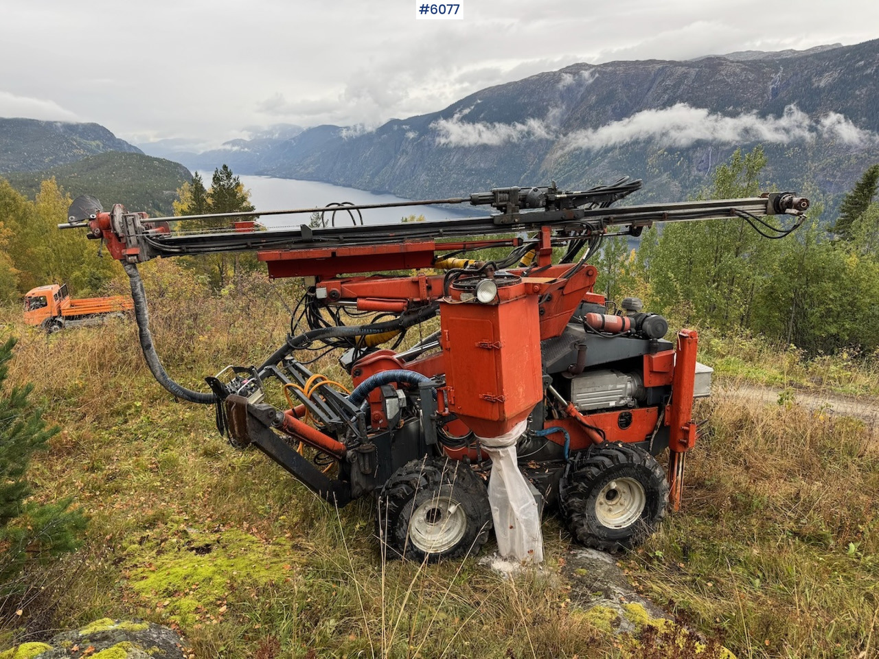 1997 Tamrock Commando 300 - Drilling rig: picture 3 1997 Tamrock Commando 300 - Drilling rig: picture 3