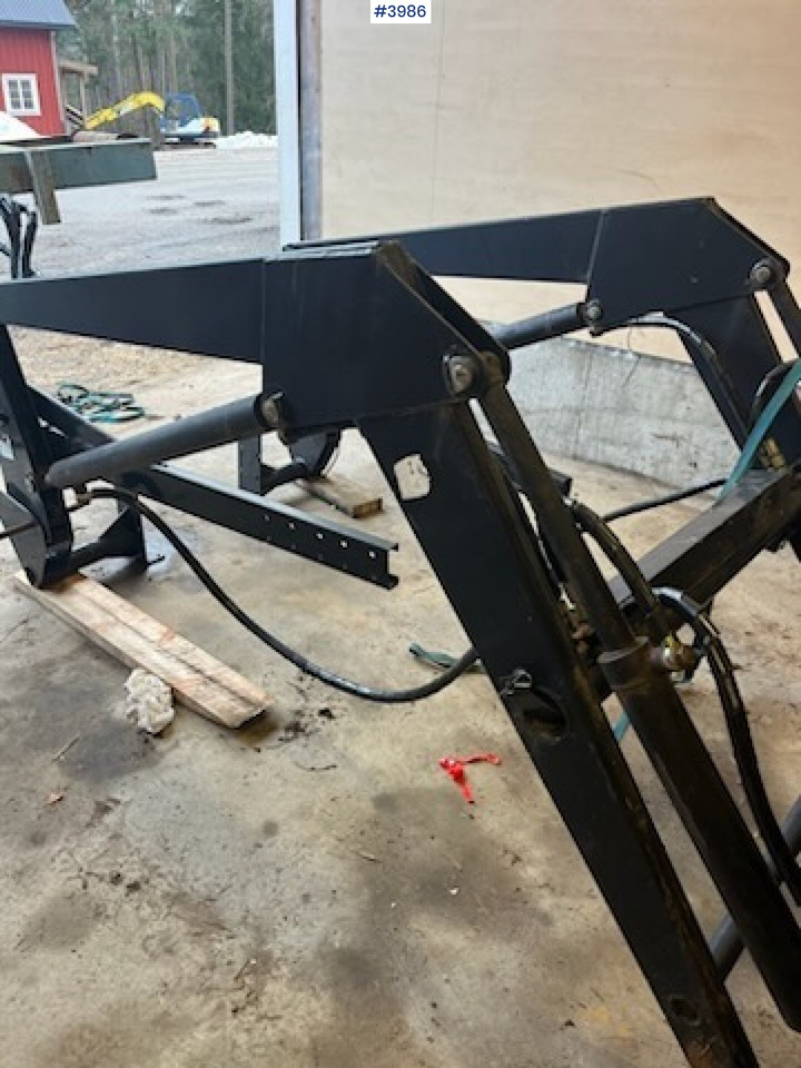 2012 Front loader for tractor. - Front loader for tractor: picture 1 2012 Front loader for tractor. - Front loader for tractor: picture 1