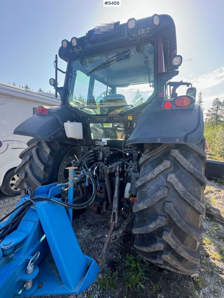 2015 Valtra N123 w/ front loader - Farm tractor: picture 4 2015 Valtra N123 w/ front loader - Farm tractor: picture 4