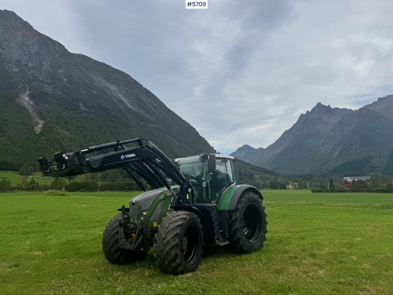 2017 Fendt 724 Vario w/ GPS, Front PTO, Loader and hydraulics. - Farm tractor: picture 1 2017 Fendt 724 Vario w/ GPS, Front PTO, Loader and hydraulics. - Farm tractor: picture 1