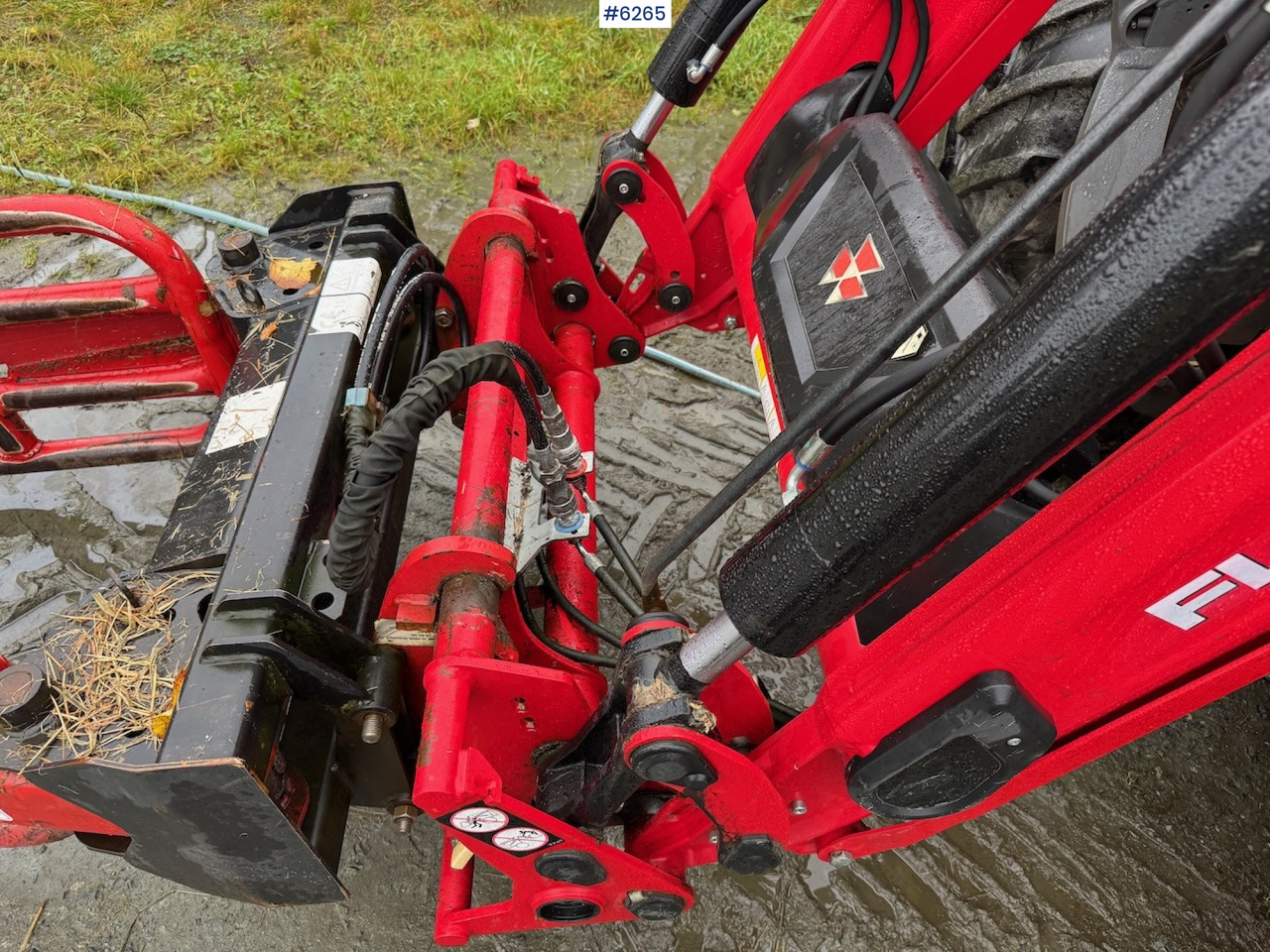 Farm tractor 2021 Massey Ferguson 5S 145 Exclusive Dyna 6 w/ front loader, front hydraulics and front PTO.: picture 11 Farm tractor 2021 Massey Ferguson 5S 145 Exclusive Dyna 6 w/ front loader, front hydraulics and front PTO.: picture 11