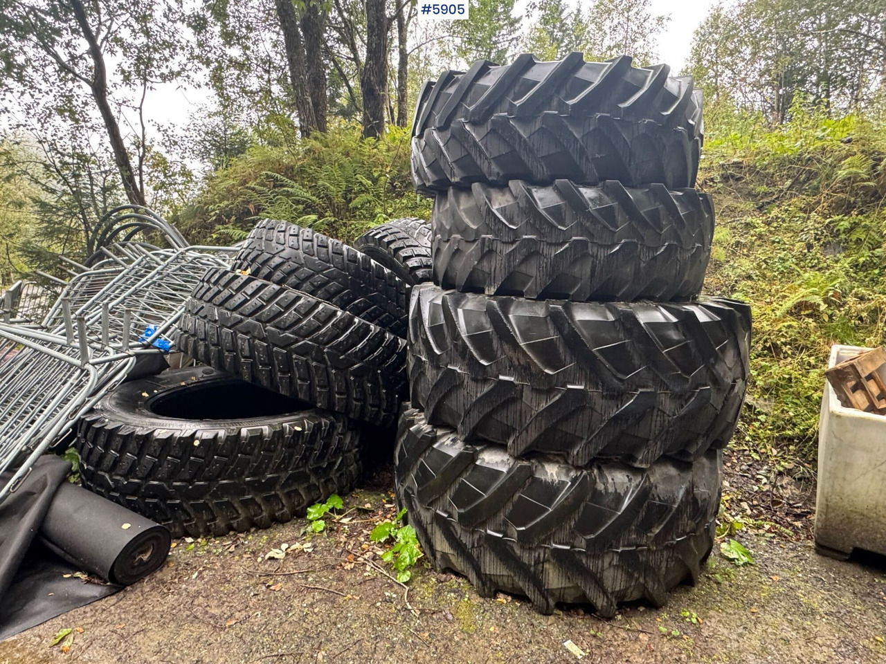 8 pcs Nokian TRI 2 tires. 4 pcs on rims! - Wheel and tire package for Construction machinery: picture 1 8 pcs Nokian TRI 2 tires. 4 pcs on rims! - Wheel and tire package for Construction machinery: picture 1