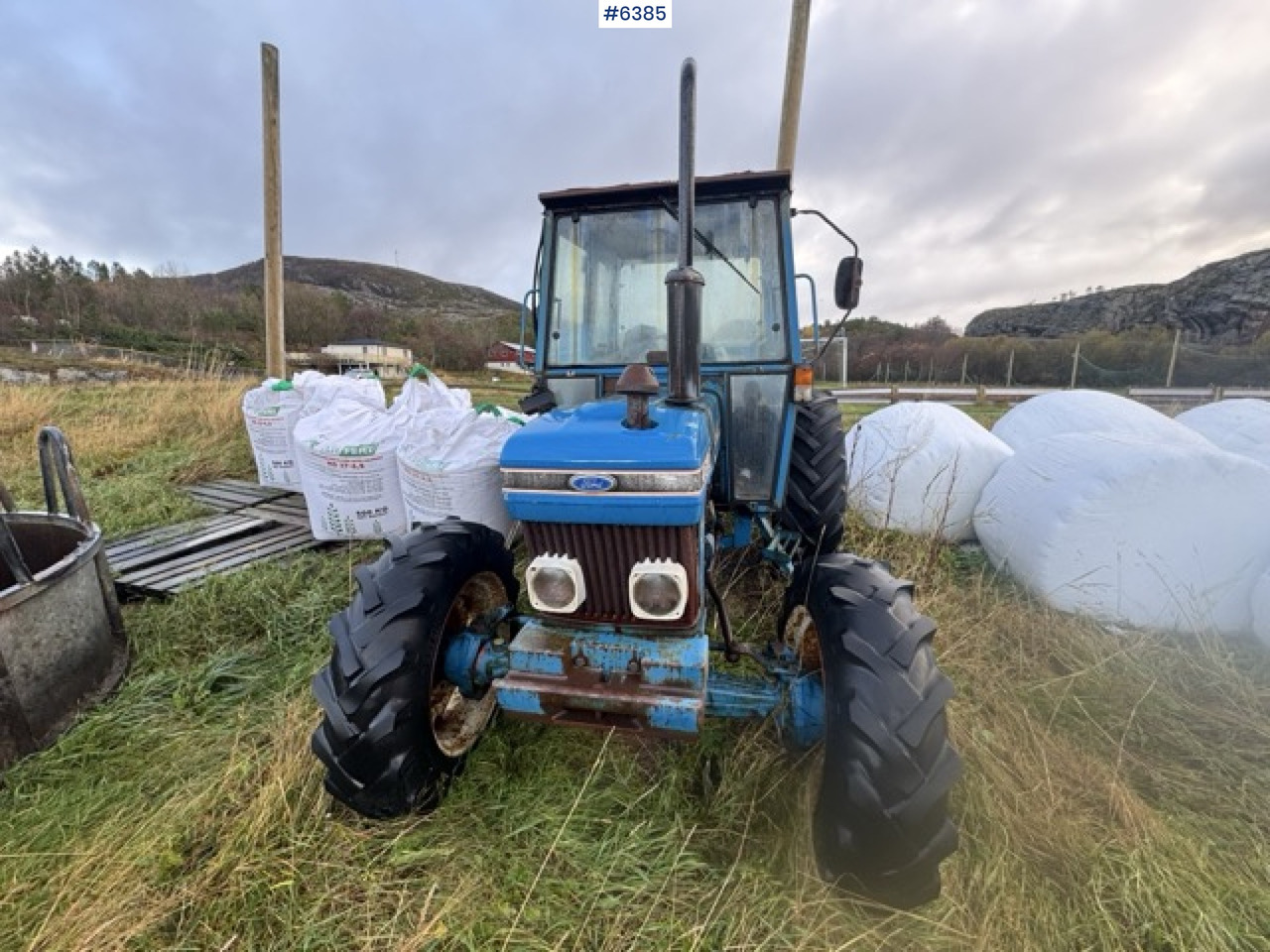 Ford 4610 4x4 tractor. 3,561 hours! - Farm tractor: picture 3 Ford 4610 4x4 tractor. 3,561 hours! - Farm tractor: picture 3