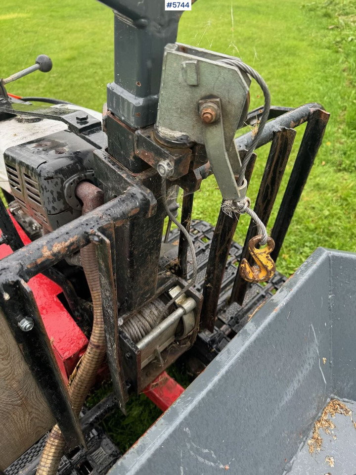 Farm tractor Jernhest with steel bucket and log‑rack / log deck: picture 12