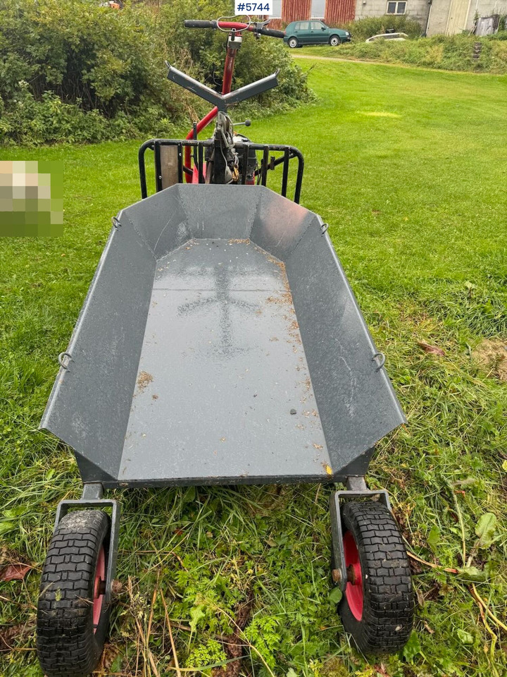 Farm tractor Jernhest with steel bucket and log‑rack / log deck: picture 10