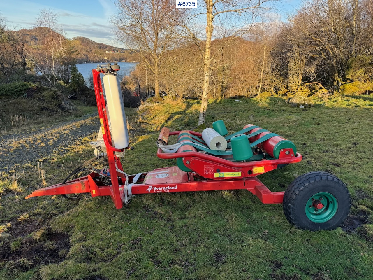 Kverneland Taarup 7335 Round Bale Wrapper - Hay and forage equipment: picture 1 Kverneland Taarup 7335 Round Bale Wrapper - Hay and forage equipment: picture 1