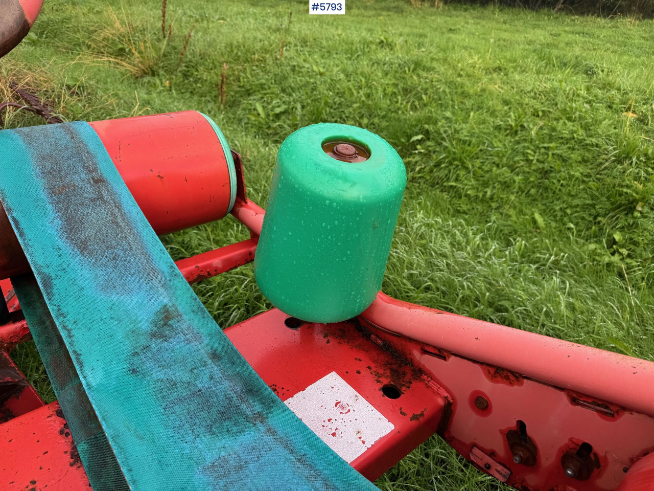Hay and forage equipment Kverneland un 7335. Partially rep.object: picture 11