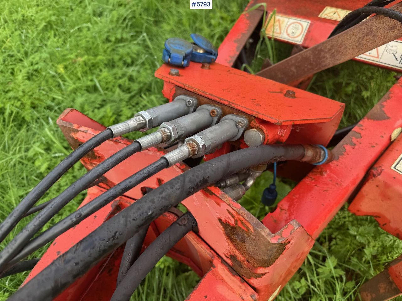 Hay and forage equipment Kverneland un 7335. Partially rep.object: picture 13