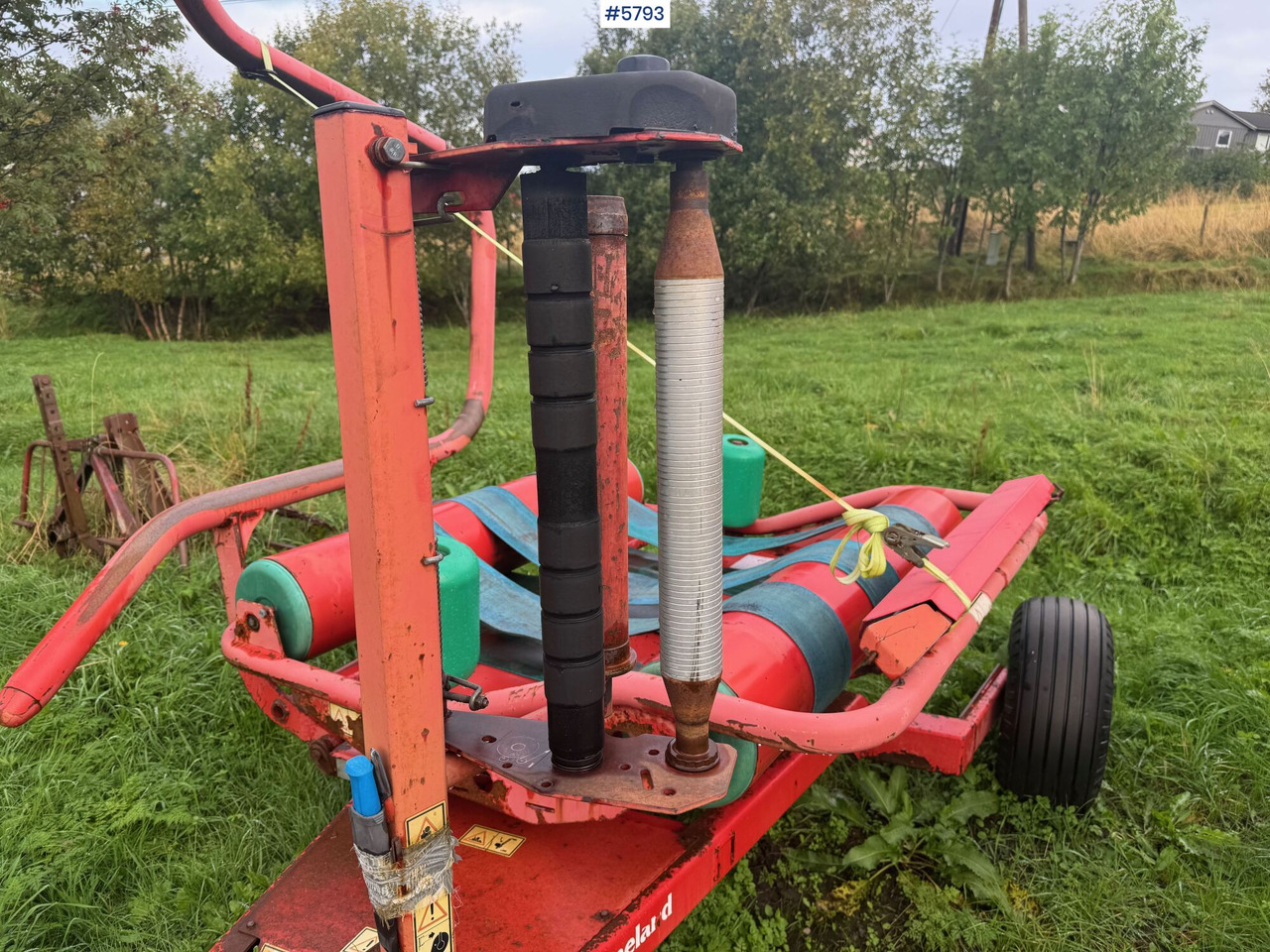 Hay and forage equipment Kverneland un 7335. Partially rep.object: picture 7