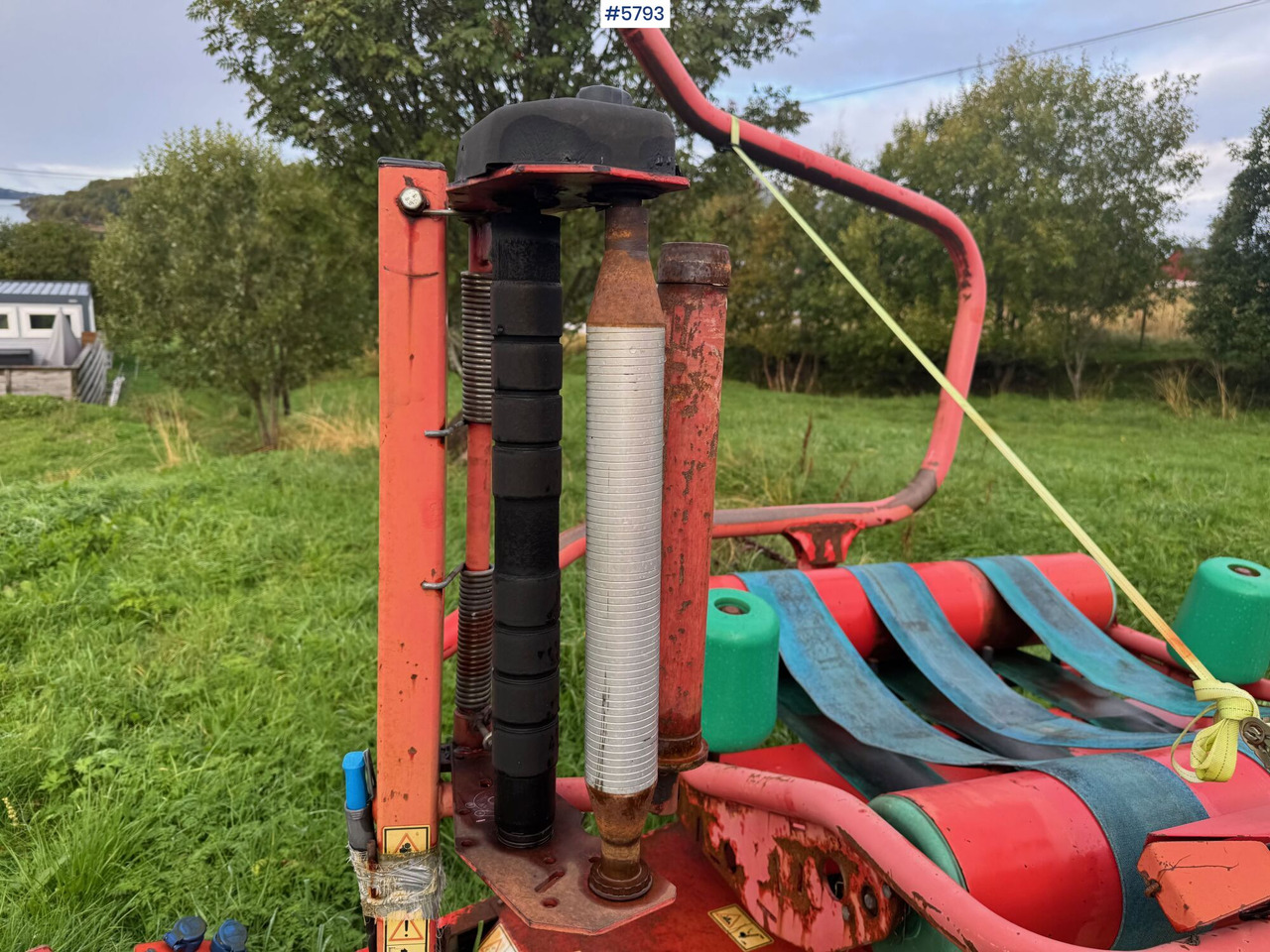 Hay and forage equipment Kverneland un 7335. Partially rep.object: picture 16